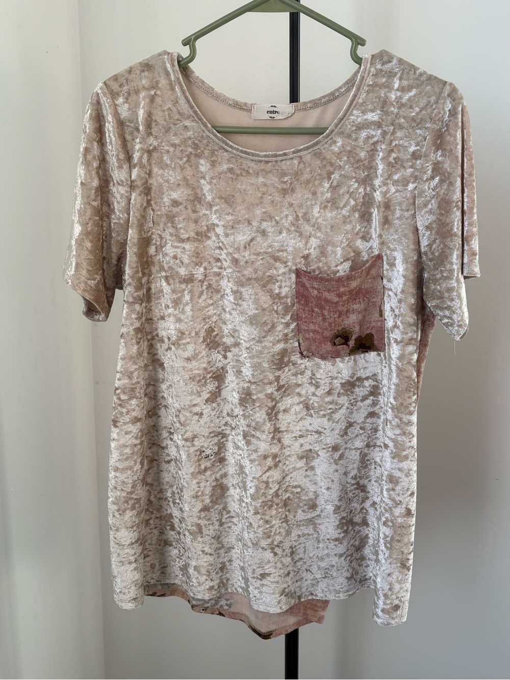 entro Crushed Velvet Short Sleeve Tee with Dusty Rose Pocket